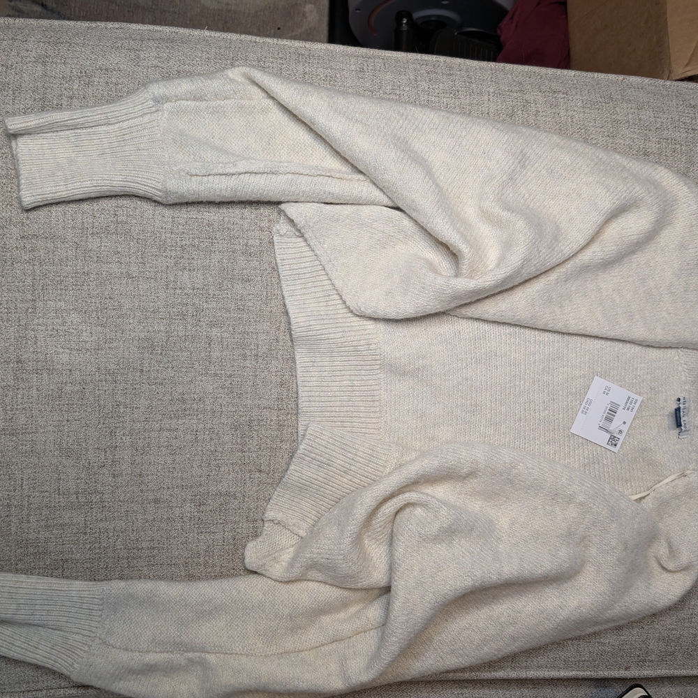 American Eagle Women's Shrug Size Medium Cream/Grey